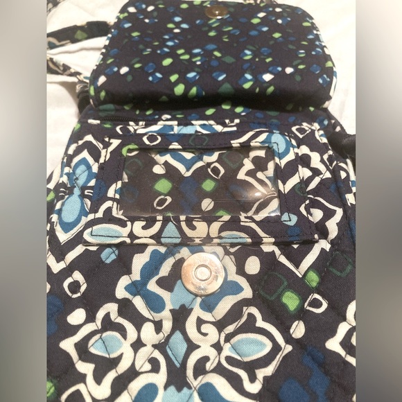 Authentic Vera Bradley Retired “Ink Blue” small triple zippered crossbody! EUC! - Picture 6 of 12